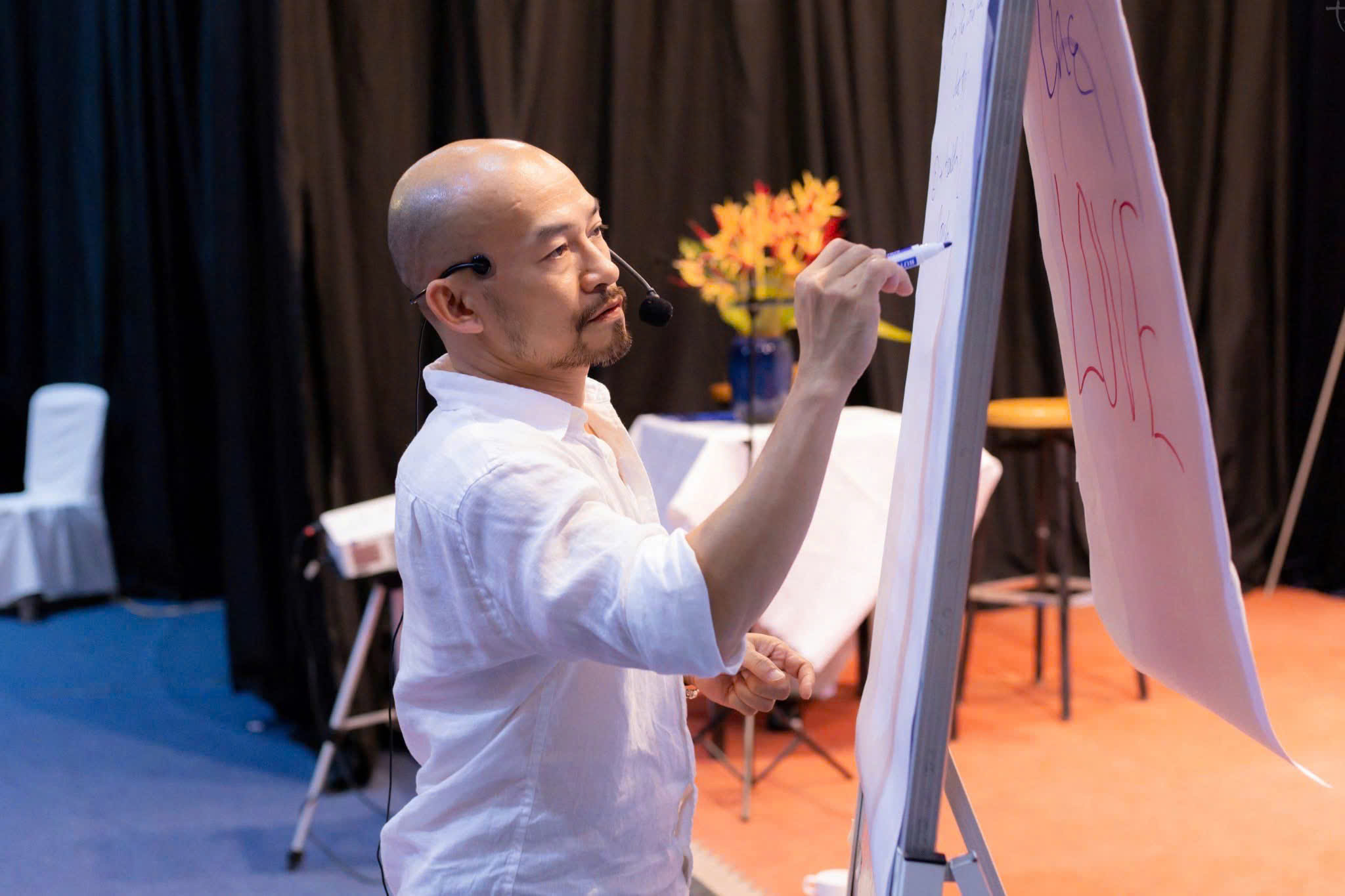 Coach Bùi Trí Dũng giảng dạy tại hội trường